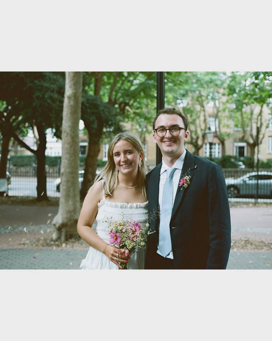 “Тахтлар ўйини” сериалининг юлдузи Айзек Ҳемпстед-Райт турмуш қурди