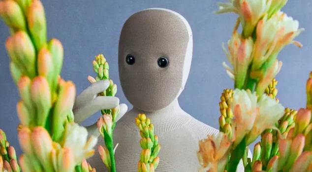 1Х стартапи уй ишларида ёрдам берадиган NЕО номли гуманоид роботни тақдим этди