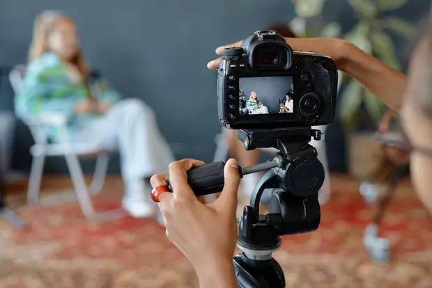 Ўзбекистонлик 9 ёшли бошпанасиз қиз Россияда моделга айланди (фото)