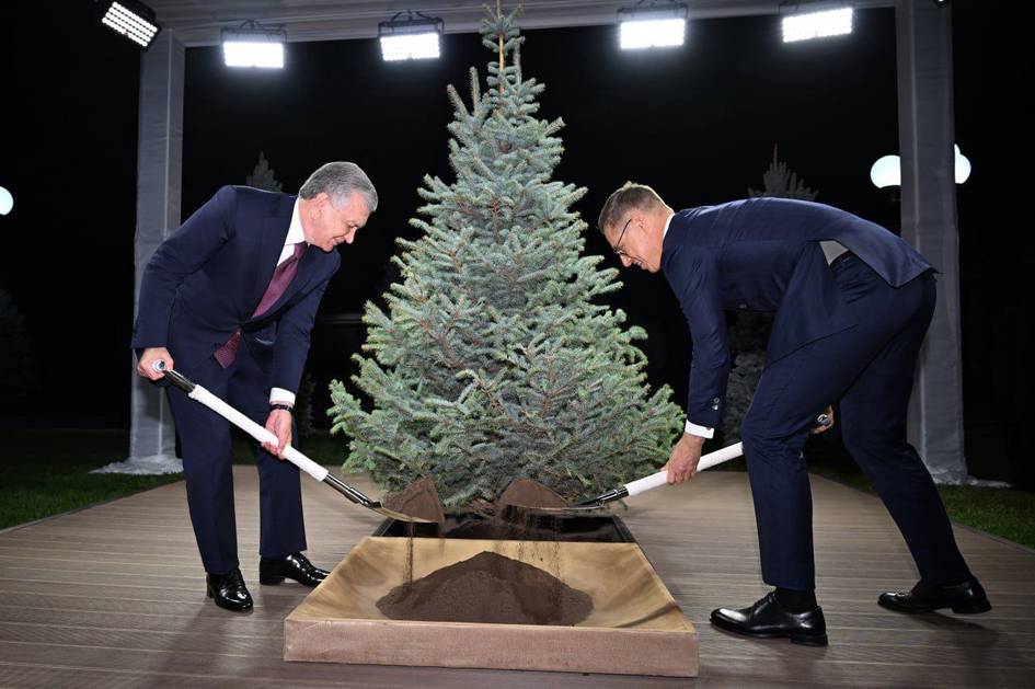 O‘zbekiston va Finlyandiya prezidentlari birgalikda daraxt ekdi