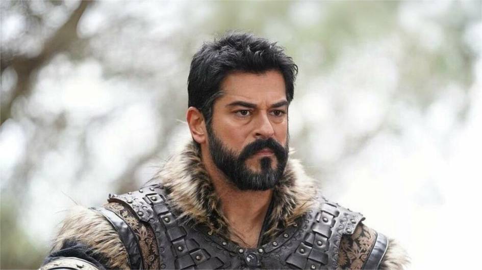 Ajrim haqidagi mish-mishlar va ijodiy tanaffus: “Hukmdor Usmon”dan keyin Burak O‘zchivit qanday hayot kechirmoqda?