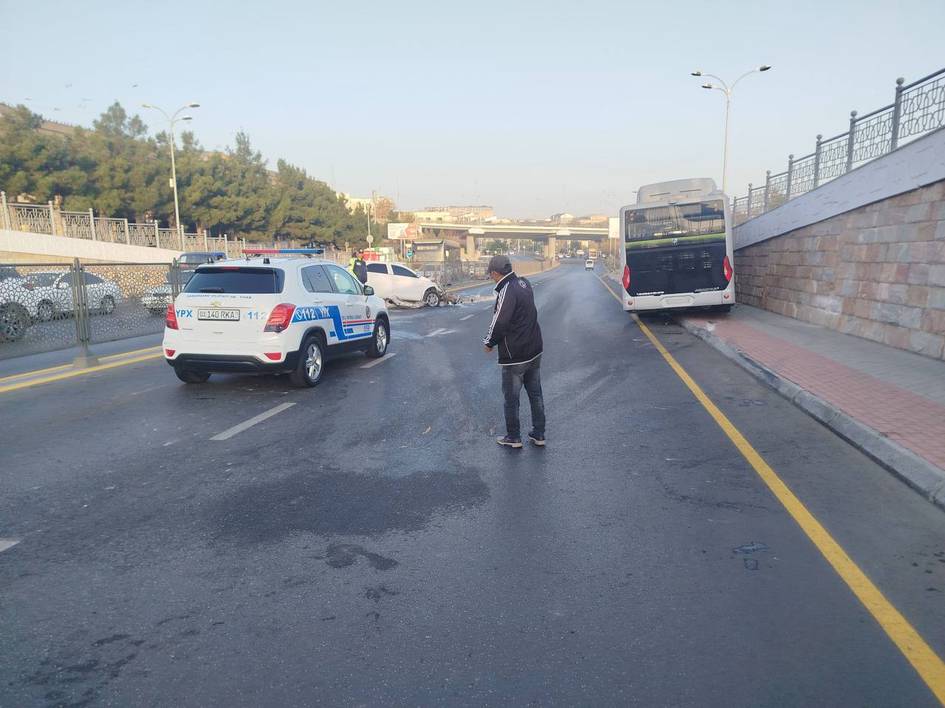 Samarqandda Cobalt haydovchisi uxlab qolib avtobus bilan to‘qnashdi