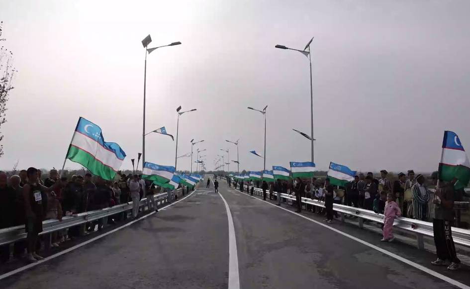 Sirdaryoning ikki sohilini bog‘lovchi ko‘prik qurildi. Aholi uni qariyb 40 yil kutgandi