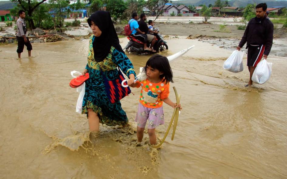 Индонезияда тошқин оқибатида 15 киши, асосан болалар ҳалок бўлди