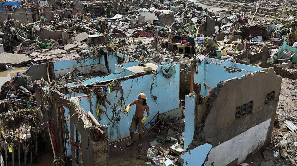 Калмаэги тўфони Филиппин ва Вьетнамда қарийб 200 кишининг умрига зомин бўлди (видео)