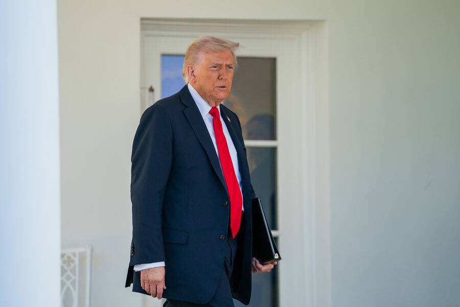 Трамп Россия Украинадаги можарони тугатишни хоҳламаётганини билдирди