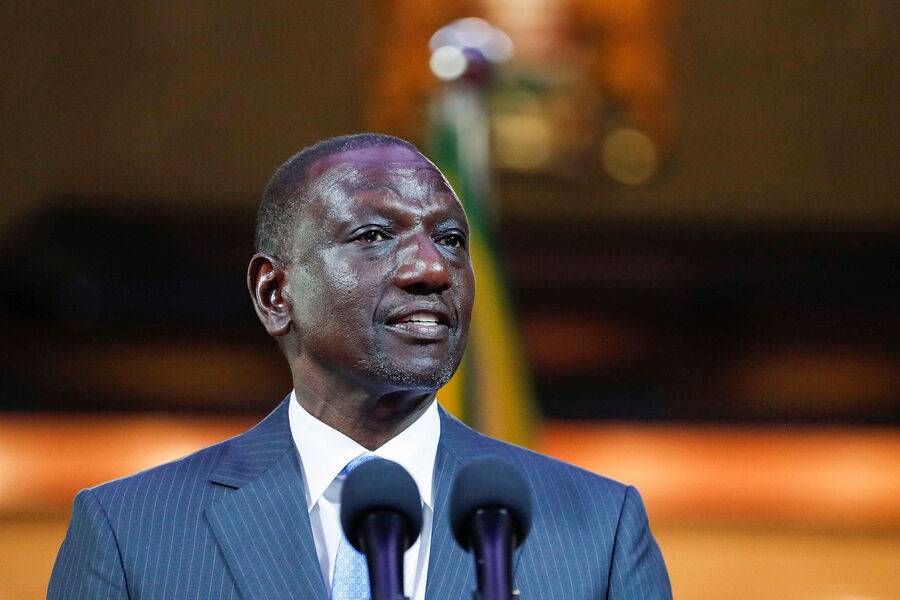 Кения президенти Зеленскийдан Украинада асирга олинган кенияликларни озод қилишни сўради