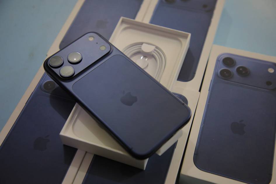 Namanganda bojxonadan iPhone 17 larni fuqarolarga tarqatish orqali oʻtkazmoqchi boʻlganlar fosh boʻldi