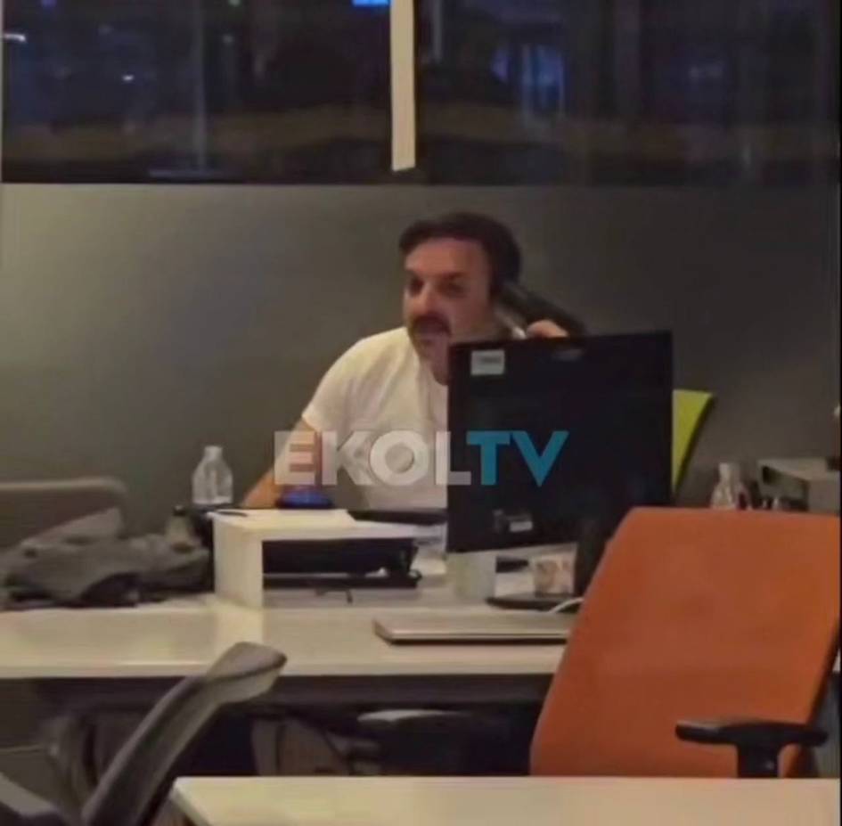 Turkiyada erkak o‘yinchoq qurol bilan OAV binosiga bostirib kirdi (video)