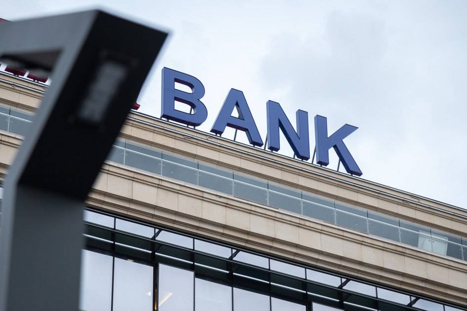 Uzbekistan fines 18 banks $8,493 for language and transparency violations