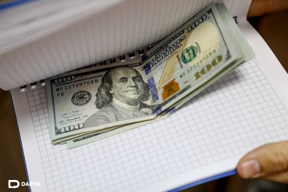 O‘zbekistonda dollar kursi yana 12 ming so‘mdan tushdi