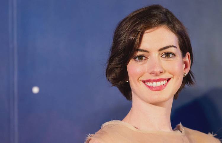 Энн Ҳетеуэй 43 ёшда: роҳиба бўлишни хоҳлаган, роли сабаб кашандага айланган актриса ҳақида кўпчилик билмайдиган фактлар