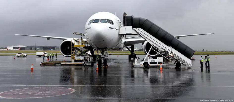 Жанубий Африкада 153 нафар фаластинлик 12 соат самолётда ушлаб турилди