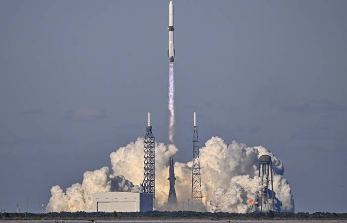 NASA Марс магнитосферасини ўрганиш учун иккита сунъий йўлдош учирди