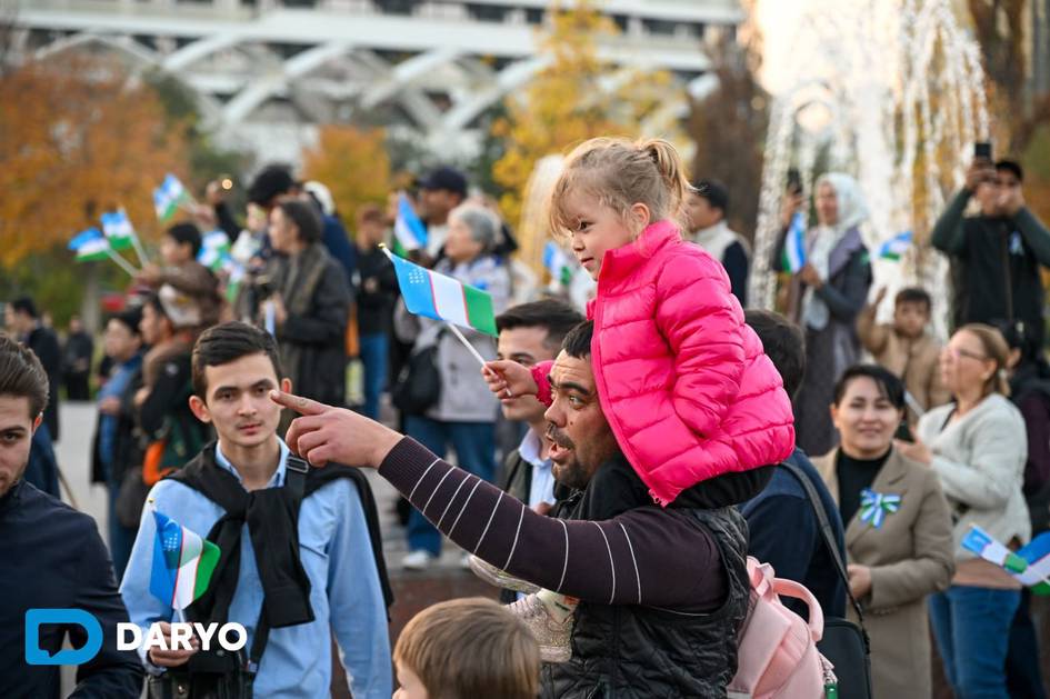 Фотогалерея: ўзбекистонликлар байроқ қабул қилинган кунни қандай нишонлади?