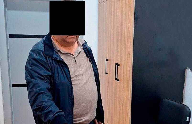 Toshkentda Soliq boshqarmasi bosh inspektori 5000 dollar bilan qoʻlga tushdi