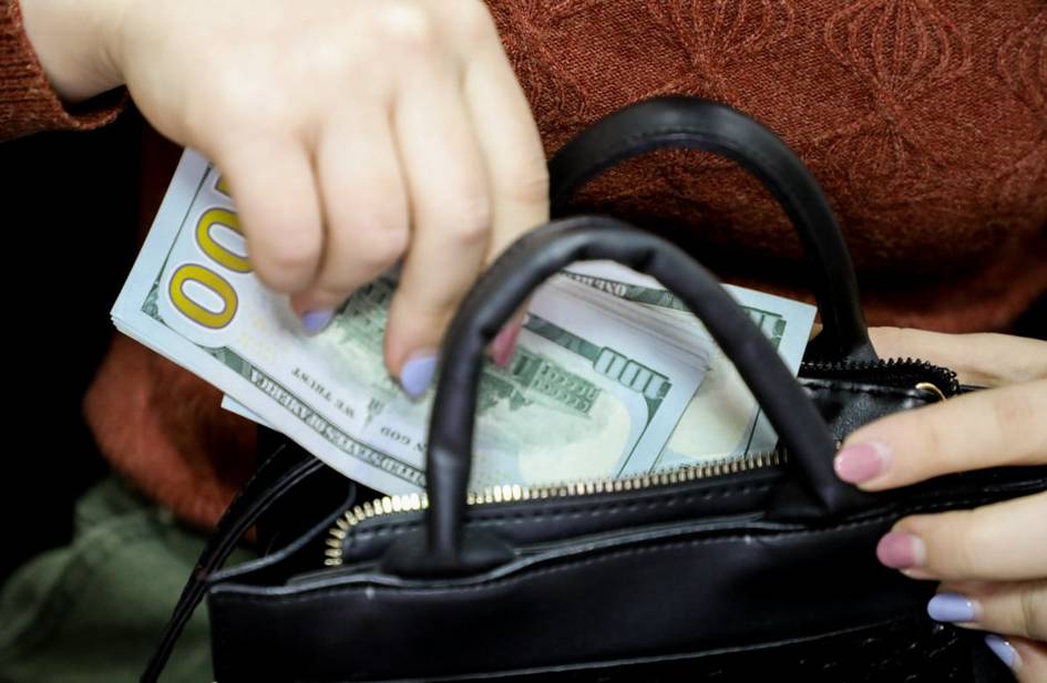 Ўзбекистонда кетма-кет уч кун тушган доллар курси кўтарилди