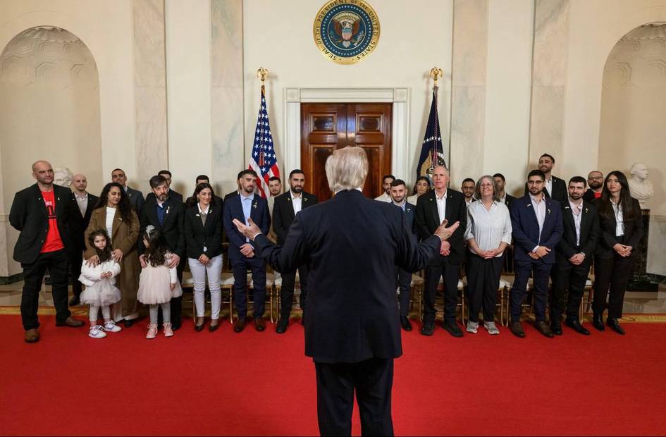 Tramp Oq uyda ozod qilingan isroillik asirlar bilan uchrashdi (foto, video)