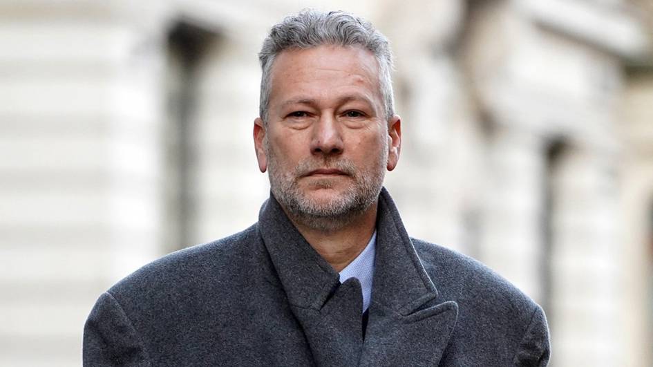 Yevroparlament sobiq deputati rossiyaparast bayonotlar evaziga pora olgani uchun 10 yilga qamaldi