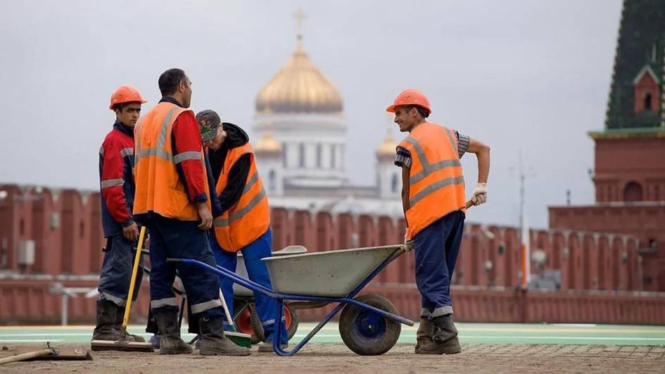 Россия мигрантларнинг бепул даволаниш имкониятини чекламоқда