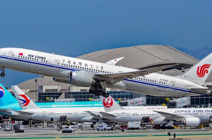 Хитой авиакомпаниялари Японияга парвозларни тўхтатмоқда