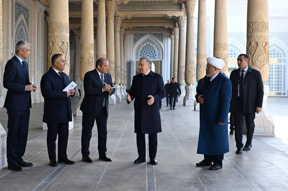 Шавкат Мирзиёев янги вазифаларни белгилаш учун Самарқандга келди