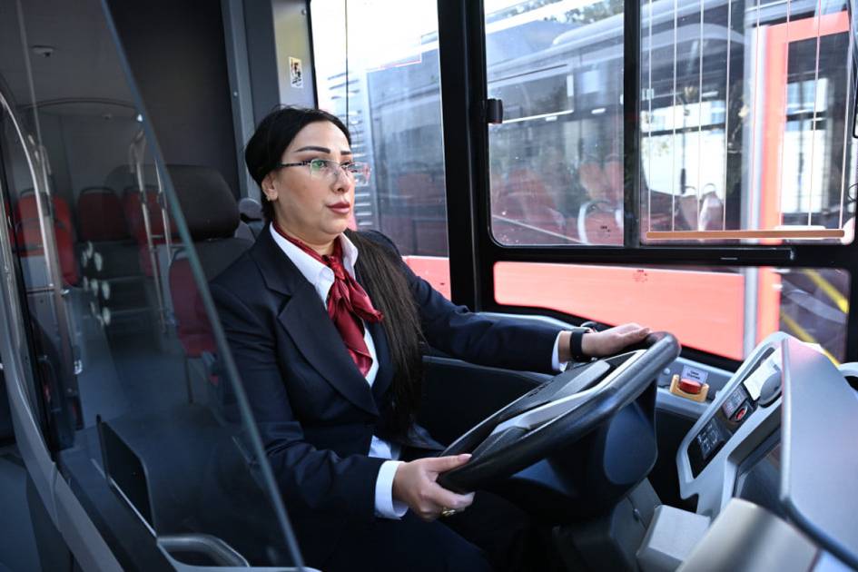 Ozarbayjonda ayollar ham avtobus haydashni boshladi