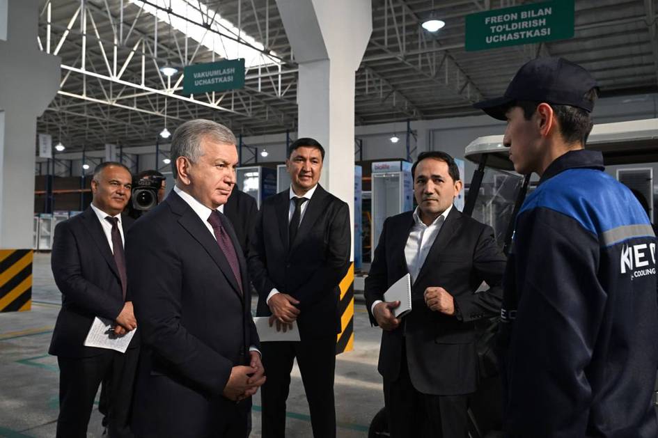 Шавкат Мирзиёев йилига 440 млрд сўмлик маҳсулот ишлаб чиқарадиган корхона фаолияти билан танишди
