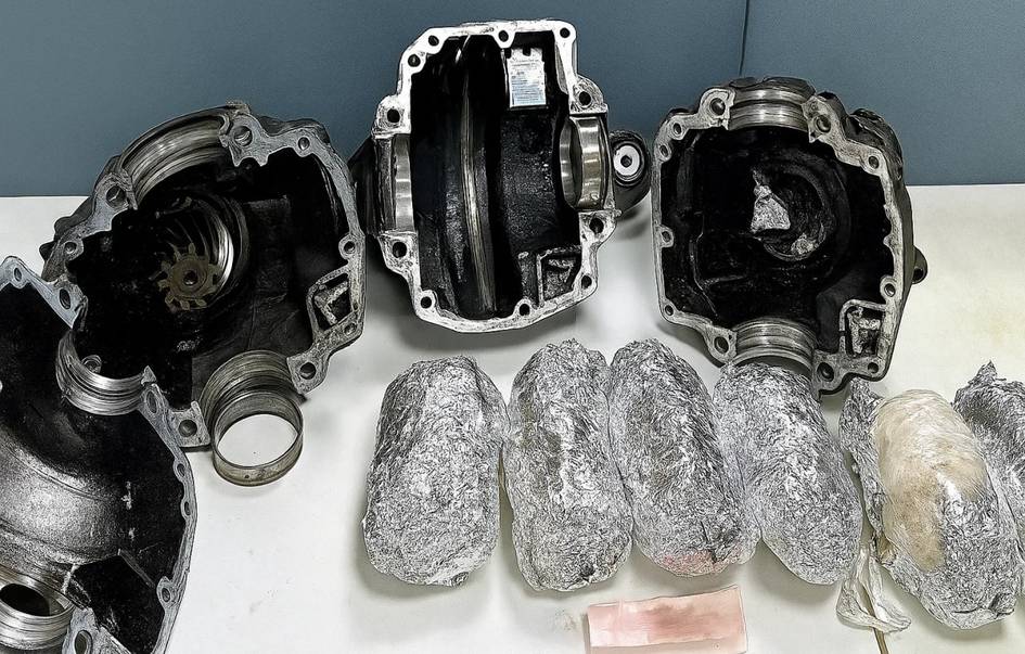 Россиядан юборилган 5 килога яқин синтетик наркотикни редуктор ичида ўтказмоқчи бўлганлар ушланди