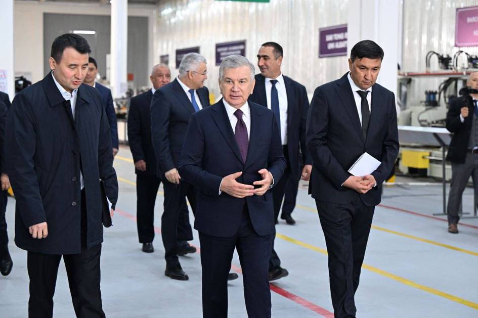 President Mirziyoyev visits FERRE GROUP in Urgut, emphasizes competitiveness of Uzbek products abroad