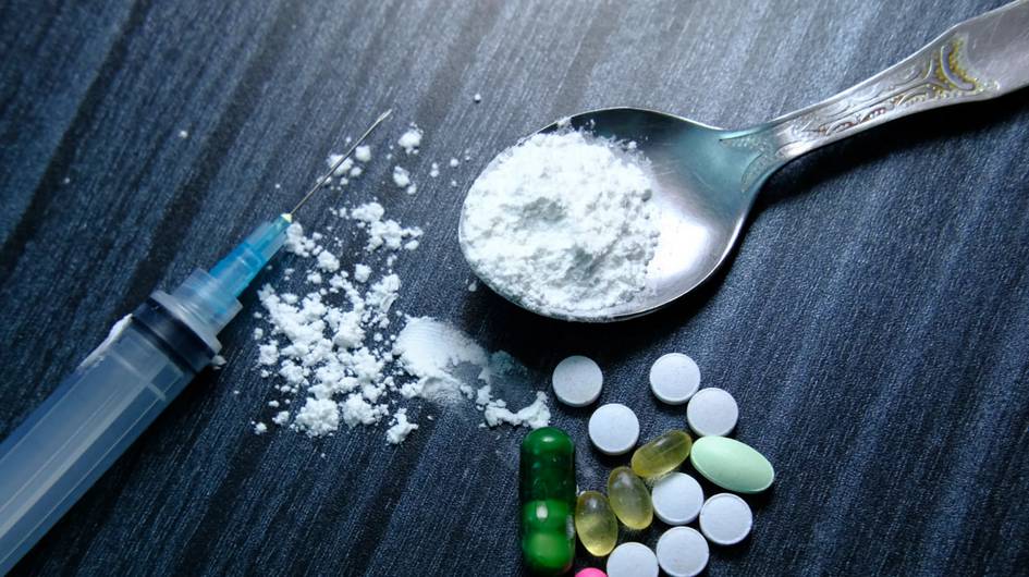 Фарғонада инсон руҳиятига кучли таъсир қилувчи 900 га яқин дорини сотмоқчи бўлганлар ушланди