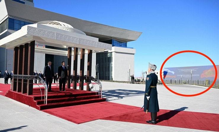 Путин ташрифи олдидан Бишкекда Украина элчихонаси экран билан тўсилди (фото)