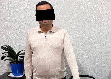 Тошкент вилоятида ҳоким ёрдамчиси 2 минг доллар билан ушланди