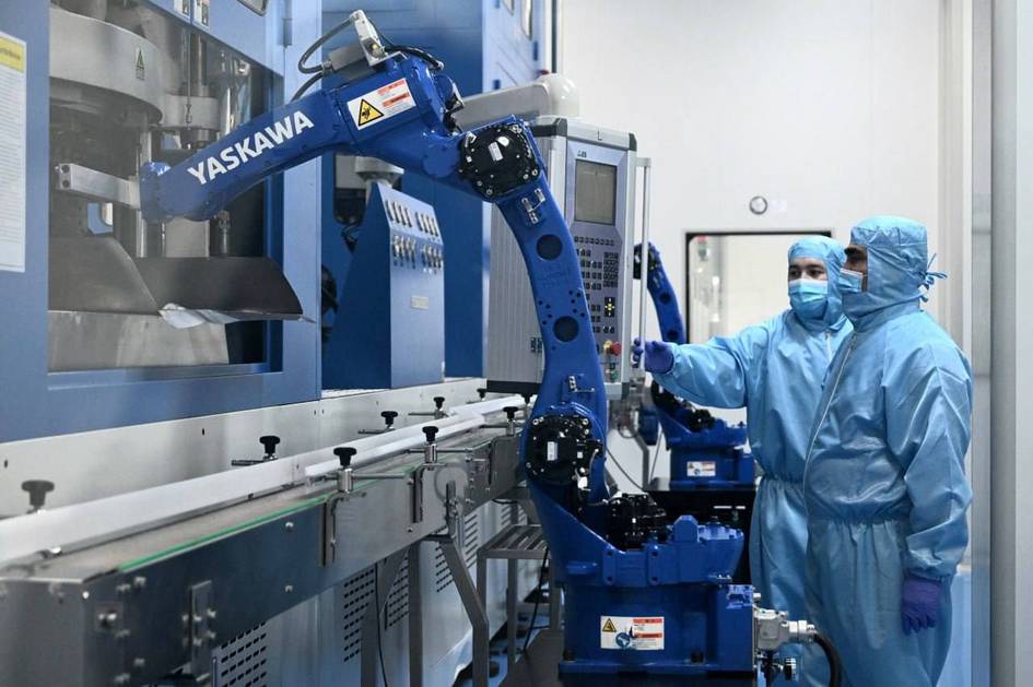 Шавкат Мирзиёев посетил фармацевтическое предприятие в Сырдарье