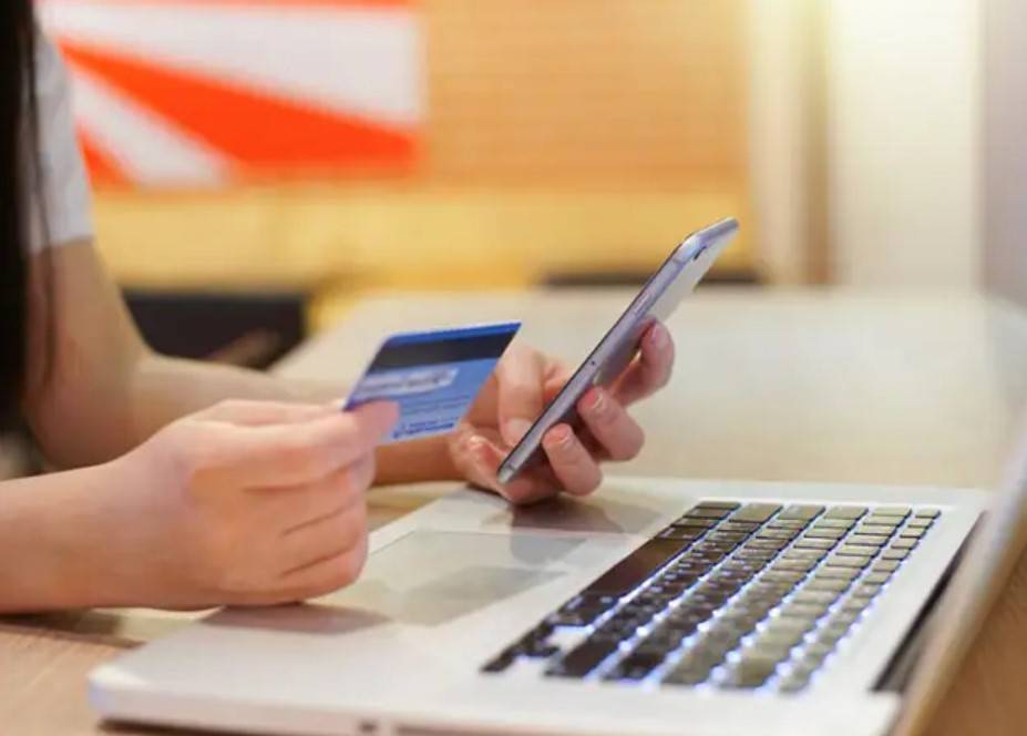 O‘zbekistonda bolalarga bank kartalarini ochishda muammolar yuzaga kelayotganiga munosabat bildirildi