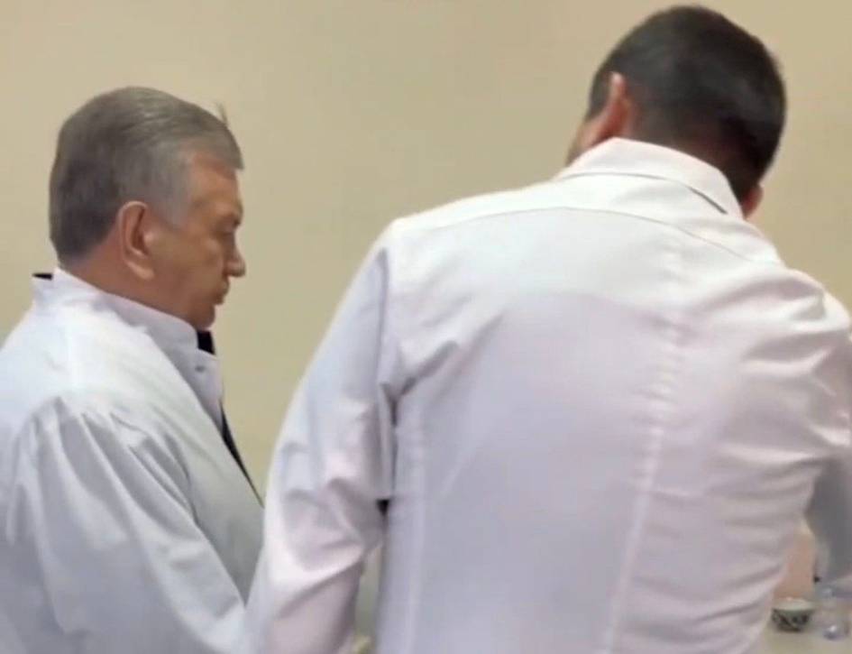 Шавкат Мирзиёев навестил пострадавших при взрыве в Гулистане (видео)
