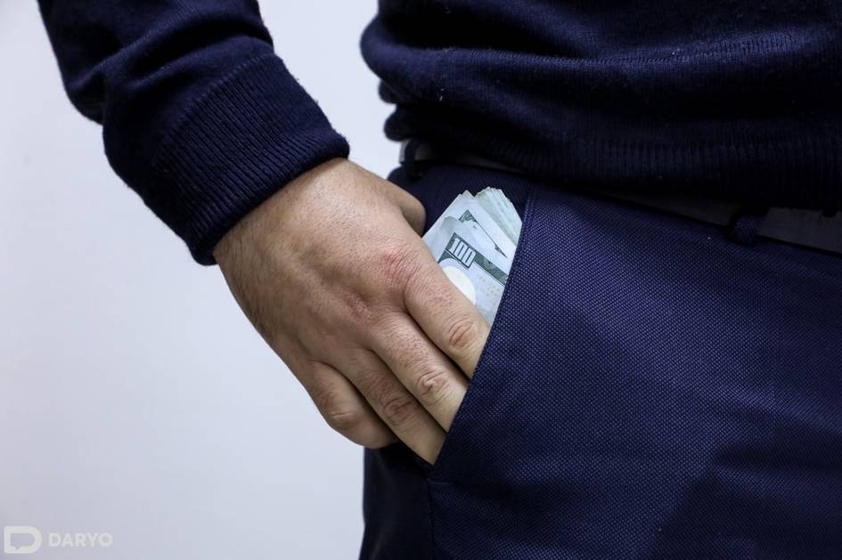 Сурхондарёда 17 млрд сўмлик кредит бўйича фуқародан пул ундирмоқчи бўлган банк ходими қўлга тушди