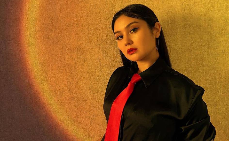 Yetimlikda ulg‘aygan, xonandalikda omadi chopmagan va mish-mishlar girdobida qolgan Sitora Alimjonova 32 yoshda