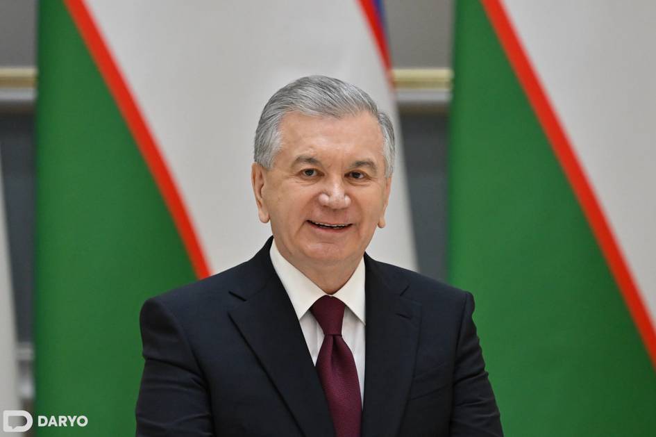 Шавкат Мирзиёев поздравил народ Узбекистана с Днем Конституции