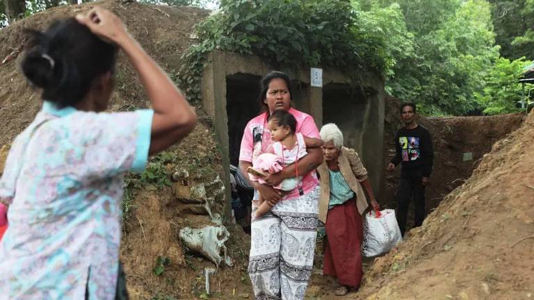 Таиланд Камбоджа билан зиддият кескинлашгани сабабли 600 дан ортиқ мактабни ёпди