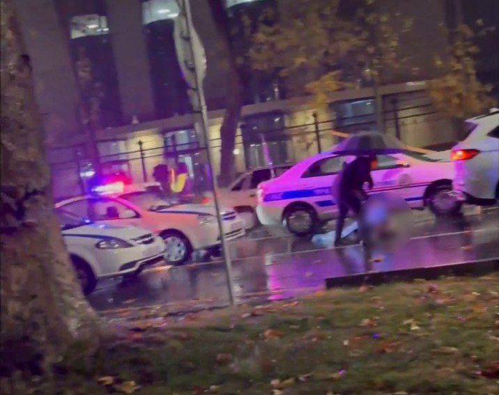 В Ташкенте пешеход погиб в результате наезда автобуса и легкового автомобиля