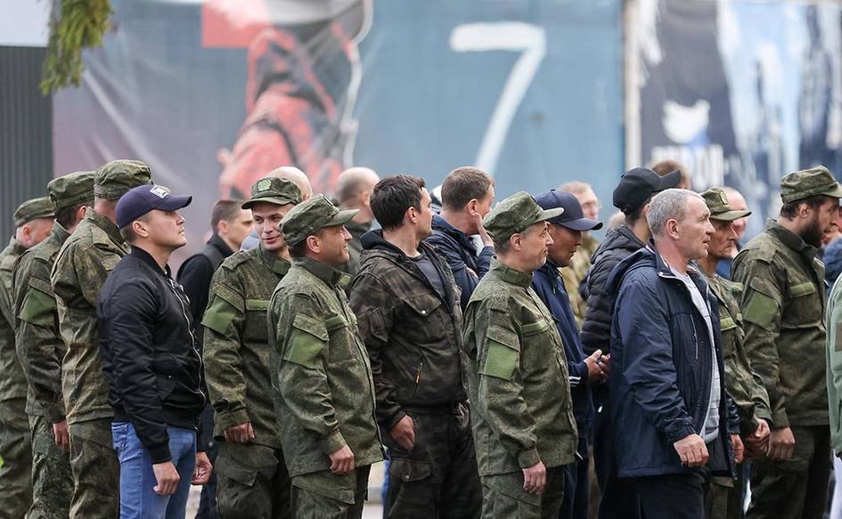 Медведев урушга бориш учун 430 минг киши шартнома тузганини айтди