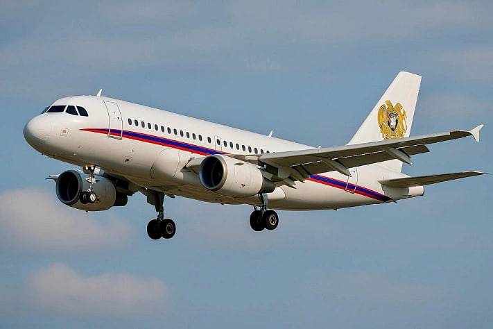 Пашиняннинг самолёти Москвага қўна олмади