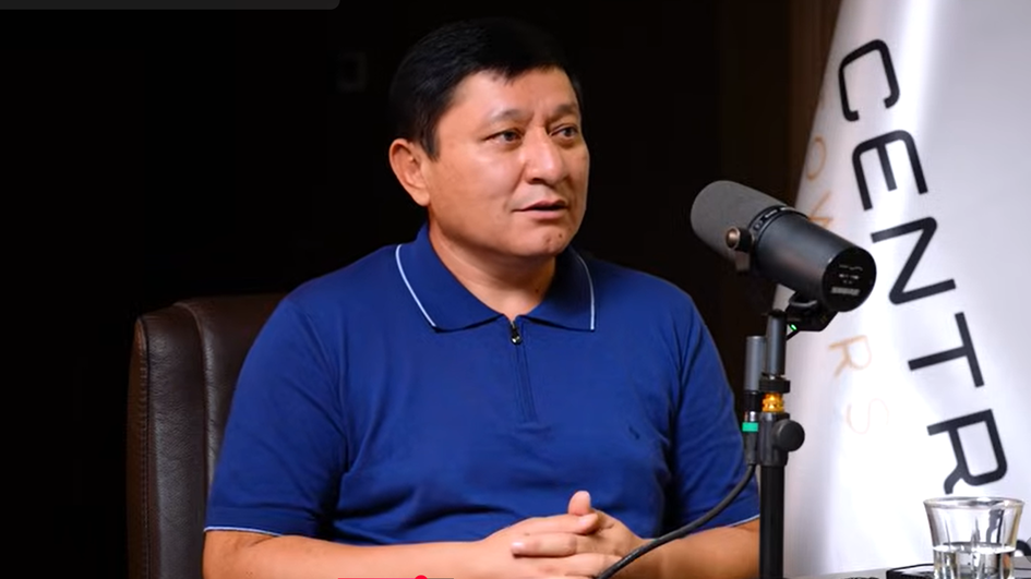 “Tomoshabin kuladigan gaplar, aslida, yig‘laydigan bo‘ladi” — Avaz Oxun bugungi kunda o‘zini qiynayotgan mavzular haqida