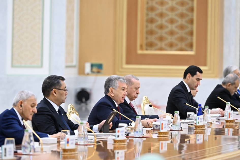 Шавкат Мирзиёев выступил на Международном форуме в Ашхабаде