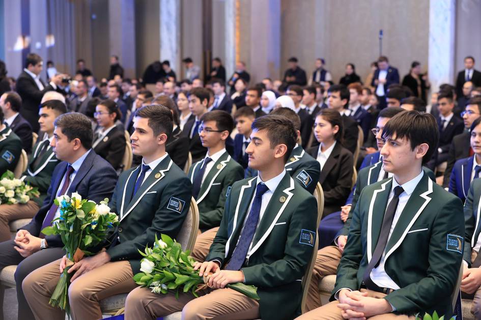 Фан олимпиадасида ғолиб бўлган икки ўқувчига 1 млрд 40 млн сўмдан пул мукофоти берилди