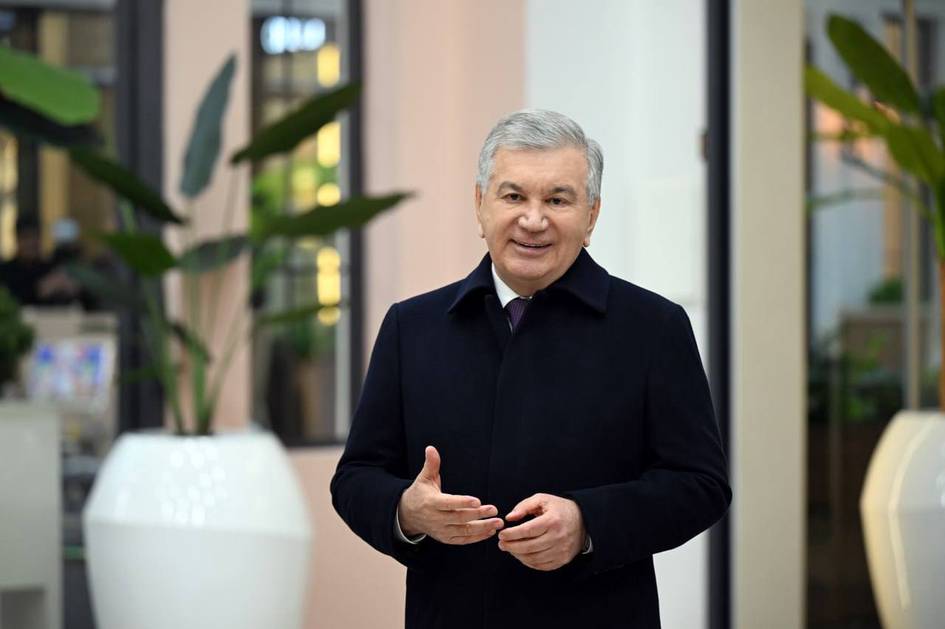 Президент савдо марказида пойтахт фаоллари, нуронийлар ва ёшлар билан суҳбатлашди 