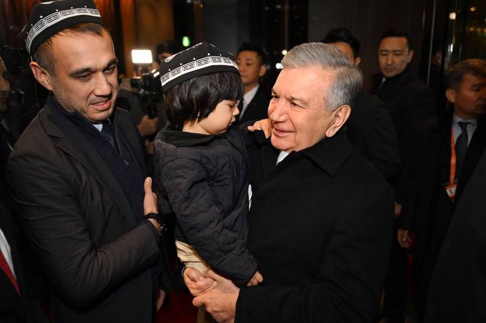 Shavkat Mirziyoyev Yaponiyada o‘zbekistonliklar bilan suhbatlashdi