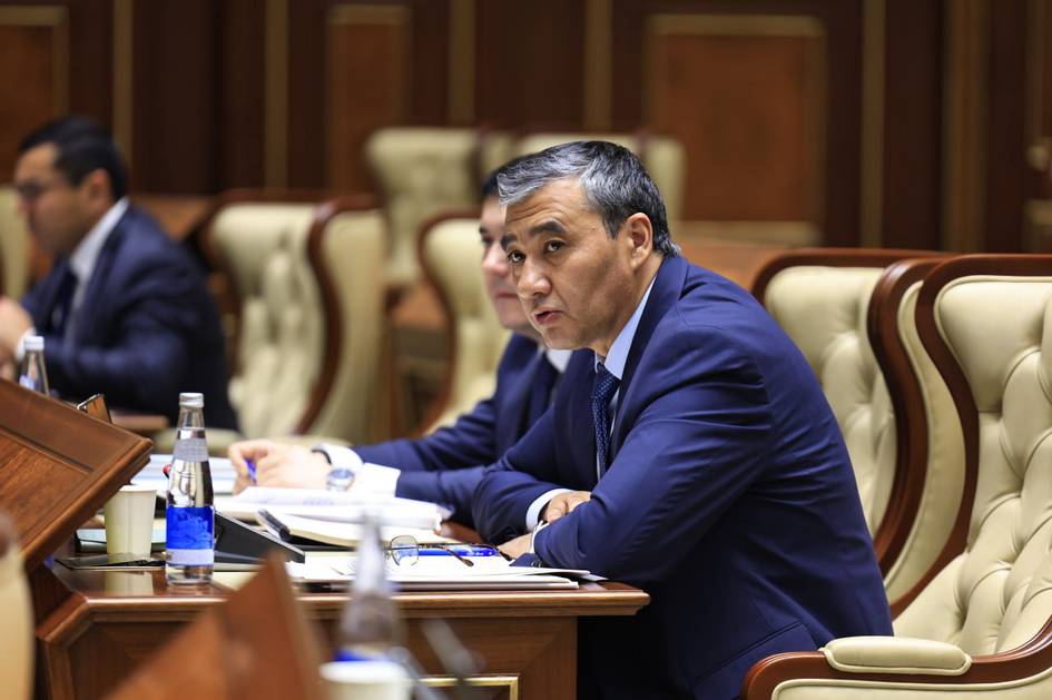 “Oltin sotuvidan kelgan ortiqcha daromad byudjet taqchilligini qisqartirishga sarflanishi mumkin” — Ahadbek Haydarov