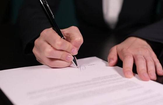 Qoraqalpogʻistonda tadbirkorni aldab, uning toʻyxonasini oʻz nomiga rasmiylashtirib olgan shaxs aniqlandi